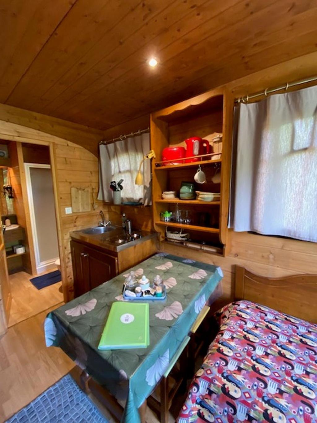 Le Domaine Des Droles De Dames Guest House Buding Exterior foto
