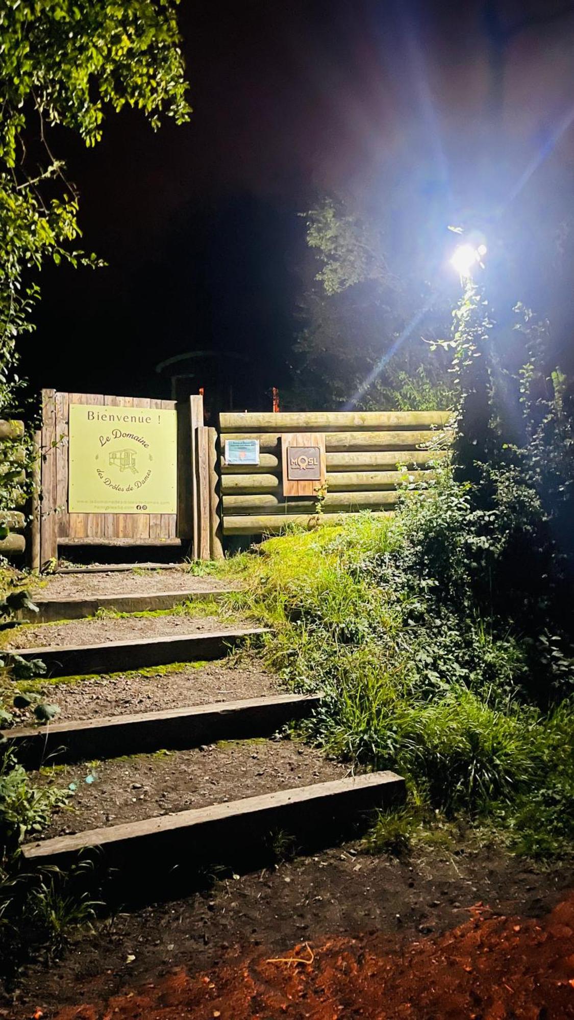 Le Domaine Des Droles De Dames Guest House Buding Exterior foto
