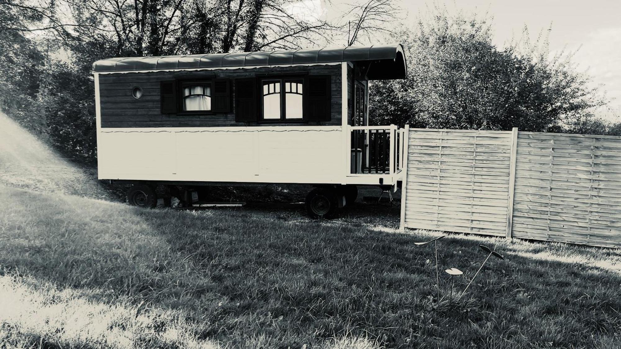 Le Domaine Des Droles De Dames Guest House Buding Exterior foto
